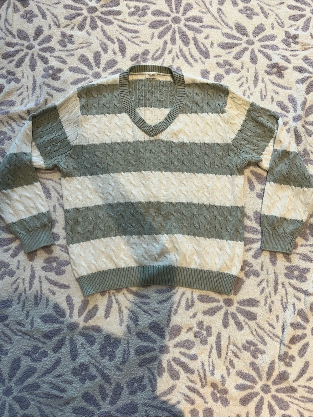 Brandy Melville Green and White Sweater